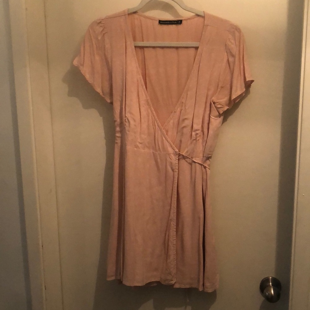 Adorable pink wrap dress for spring and summer!